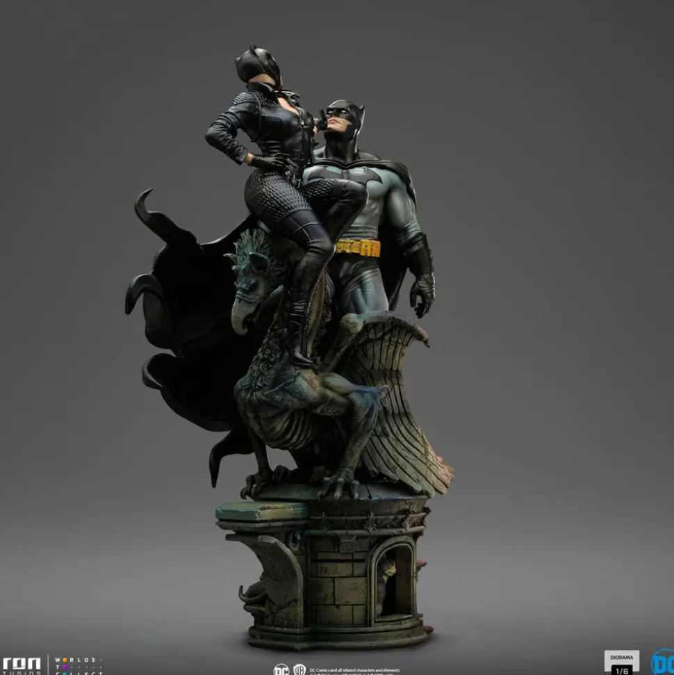 Batman - Batman & Catwoman 1/6th Scale Diorama Statue