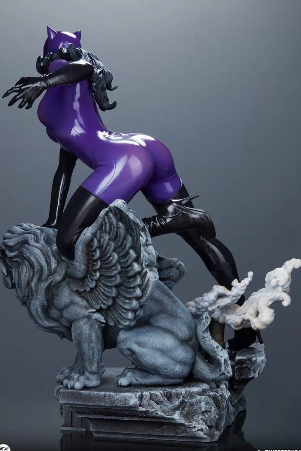 Batman - Catwoman (Purple Edition) 1/4 Scale Maquette Statue