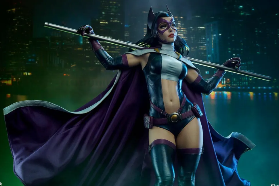 Batman - Huntress Premium Format Statue