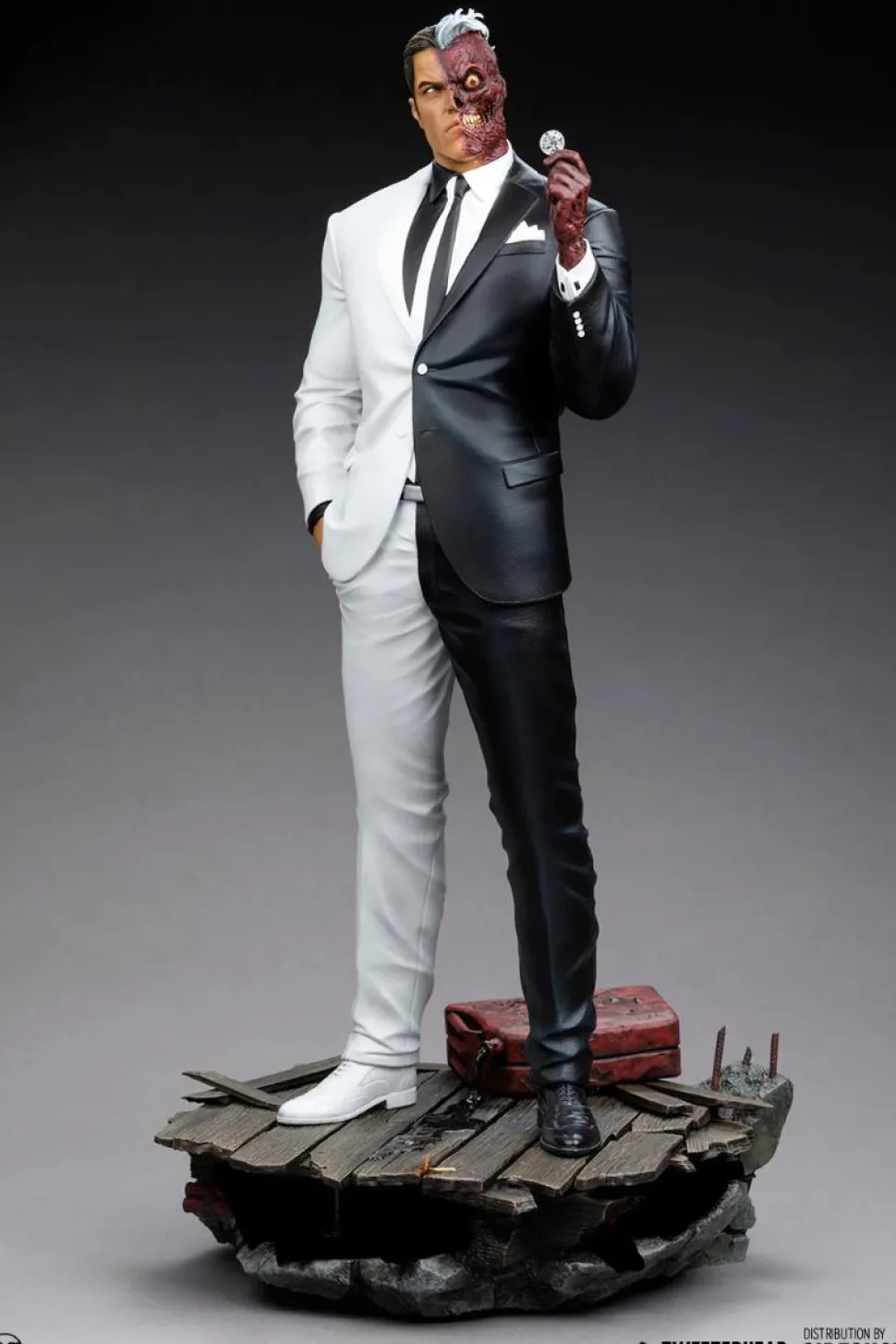 Batman - Two-Face 1/6th Scale Maquette Statue