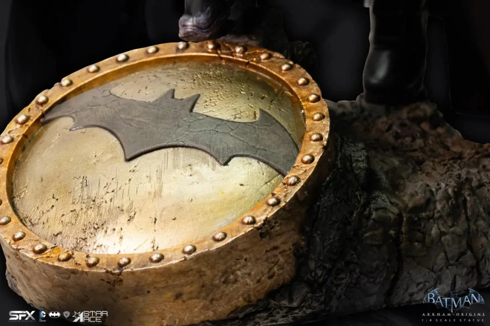 Batman: Arkham Origins - Batman Deluxe 12" Statue