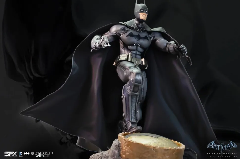 Batman: Arkham Origins - Batman Deluxe 12" Statue