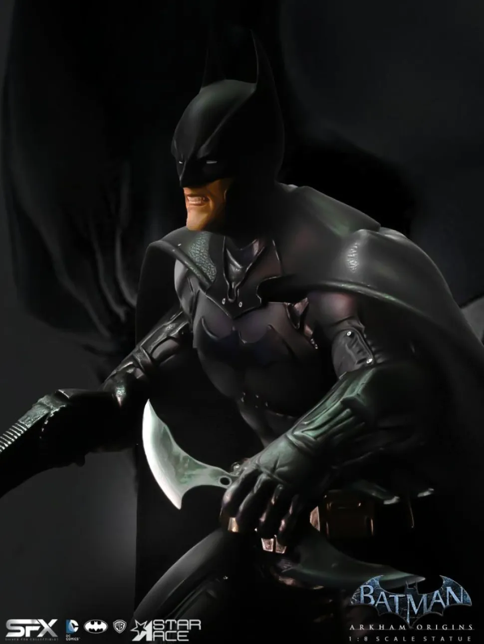 Batman: Arkham Origins - Batman Deluxe 12" Statue