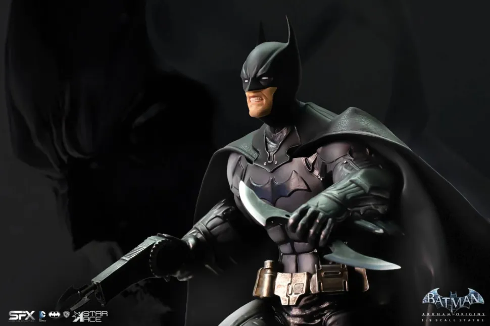 Batman: Arkham Origins - Batman Deluxe 12" Statue
