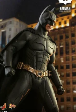 Batman Begins - Batman 1/6th Scale Hot Toys Action Figure