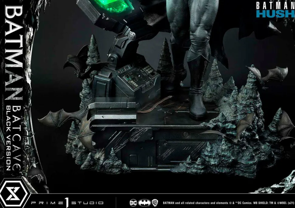 Batman: Hush - Batman Batcave Black Version 1/3 Scale Statue