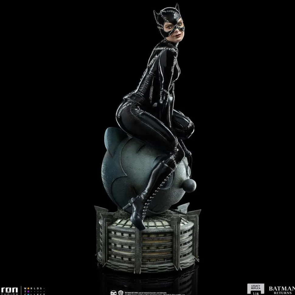 Batman Returns - Catwoman 1/4th Scale Legacy Statue