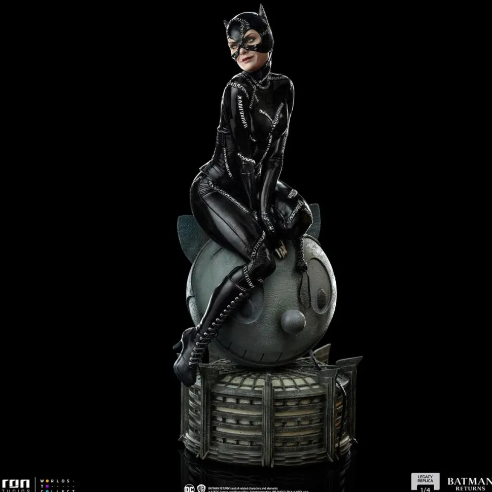 Batman Returns - Catwoman 1/4th Scale Legacy Statue
