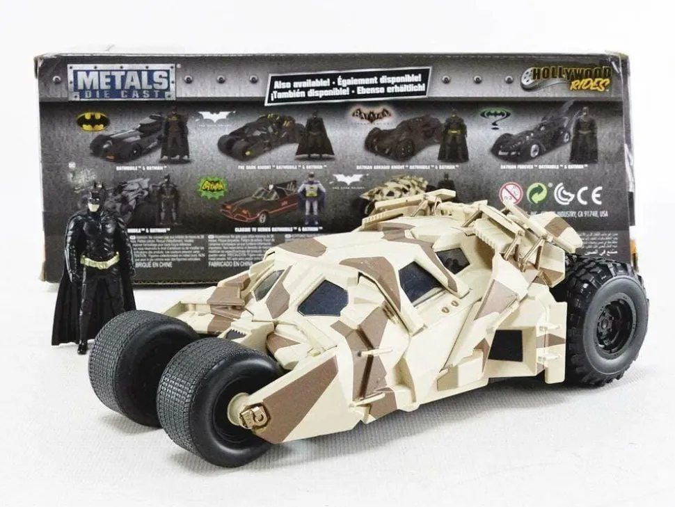 Batman: The Dark Knight - Batman with Camouflage Batmobile Tumbler 1/24th Scale Hollywood Rides Die-Cast Vehicle Replica