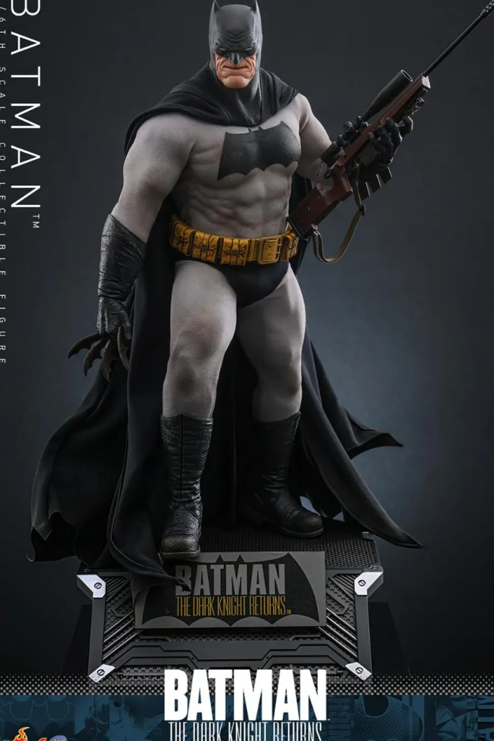 Batman: The Dark Knight Returns - Batman 1/6th Scale Hot Toys Action Figure