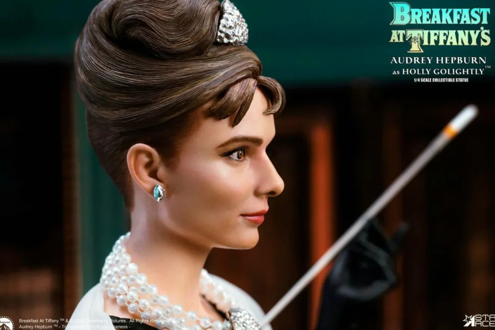 Breakfast at Tiffany’s - Audrey Hepburn as Holly Golightly Deluxe 1/4 Scale Statue