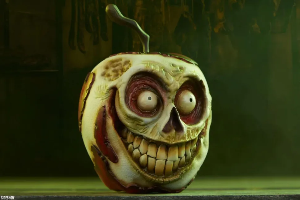 Court of the Dead - Peeled Apple 1:1 Scale Life-Size Replica