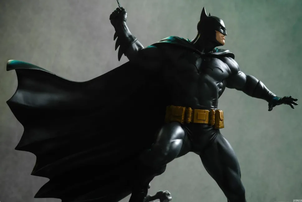 DC Comics - Batman (Black & Grey Edition) 1/6th Scale Maquette Statue