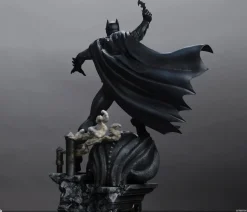DC Comics - Batman (Black & Grey Edition) 1/6th Scale Maquette Statue