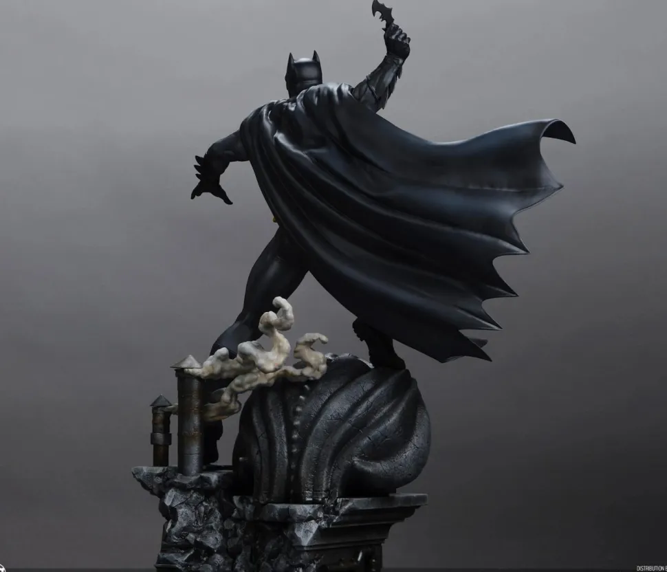 DC Comics - Batman (Black & Grey Edition) 1/6th Scale Maquette Statue