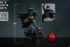 DC Comics - Batman (Black & Grey Edition) 1/6th Scale Maquette Statue