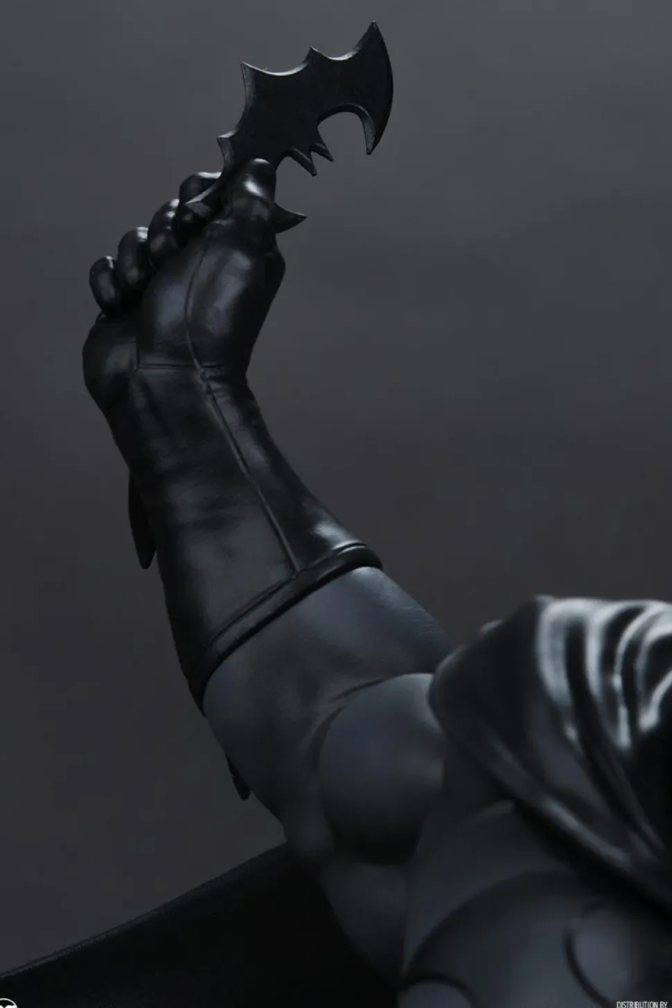 DC Comics - Batman (Black & Grey Edition) 1/6th Scale Maquette Statue
