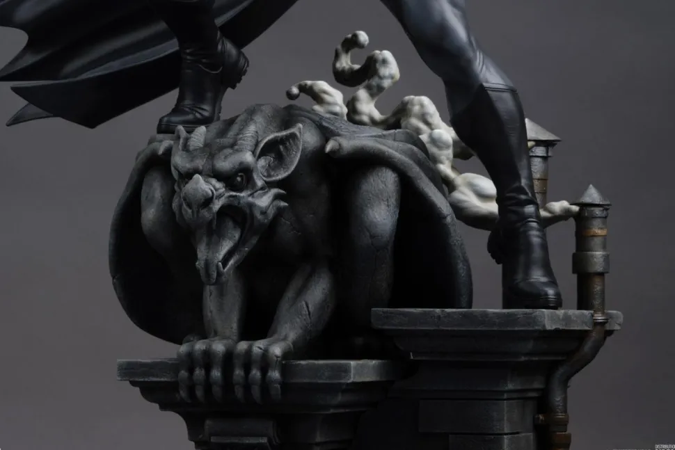 DC Comics - Batman (Black & Grey Edition) 1/6th Scale Maquette Statue