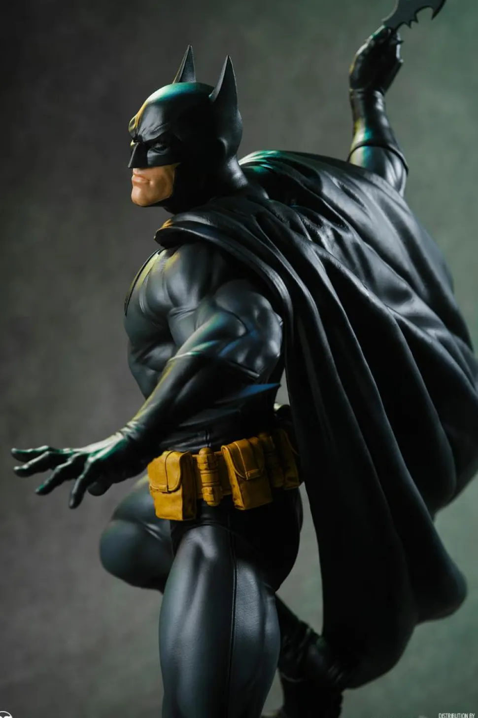 DC Comics - Batman (Black & Grey Edition) 1/6th Scale Maquette Statue