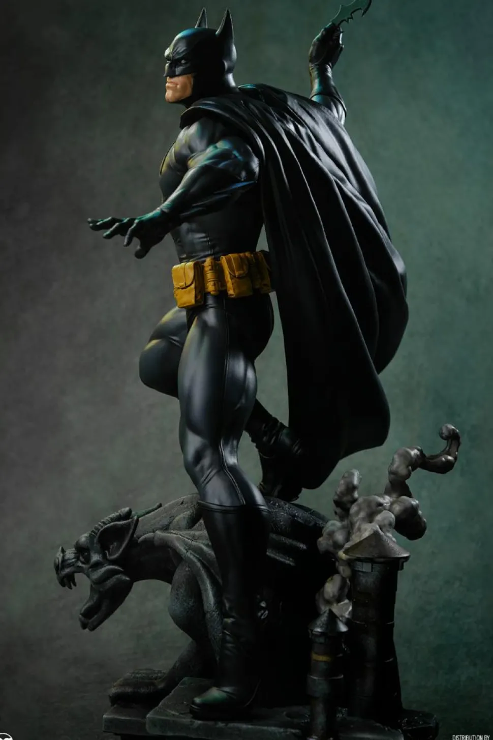 DC Comics - Batman (Black & Grey Edition) 1/6th Scale Maquette Statue