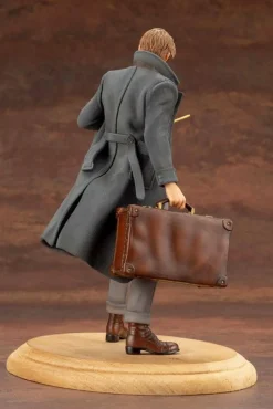 Fantastic Beasts 2: The Crimes of Grindelwald - Newt Scamander 1/10th Scale ArtFX Statue