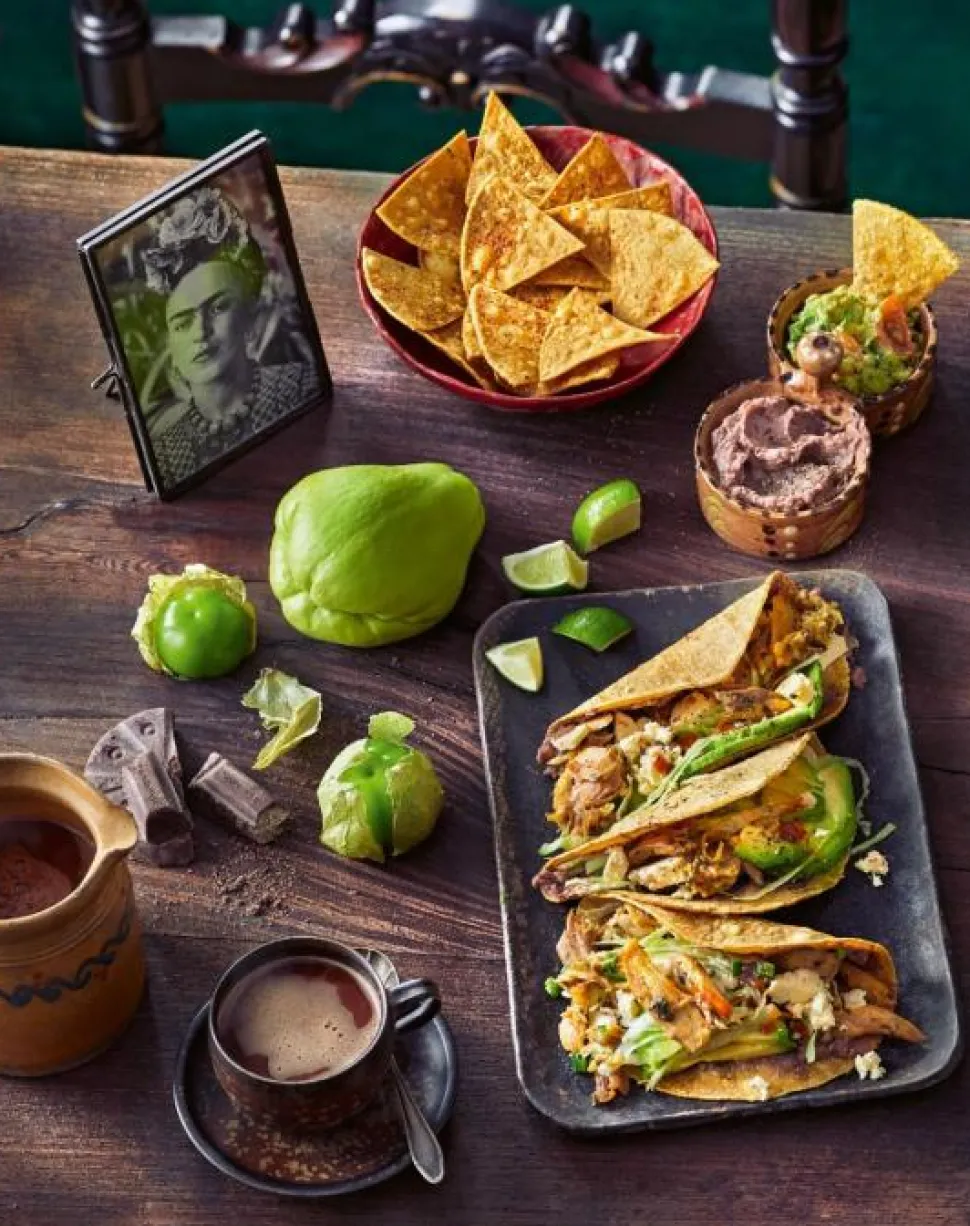 Frida Kahlo - Dinner at Frida's: 90 Authentic Mexican Recipes Inspired by the Life and Art of Frida Kahlo Hardcover Book