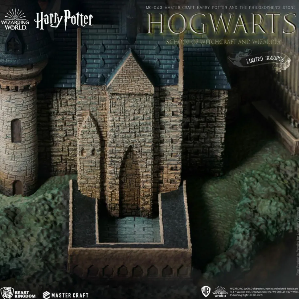 Harry Potter - Hogwarts School of Witchcraft and Wizardry Master Craft 16" Statue