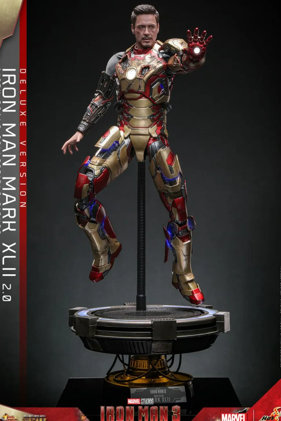 Iron Man 3 - Iron Man Mark XLII 42 (2.0) Deluxe 1/6th Scale Hot Toys Action Figure