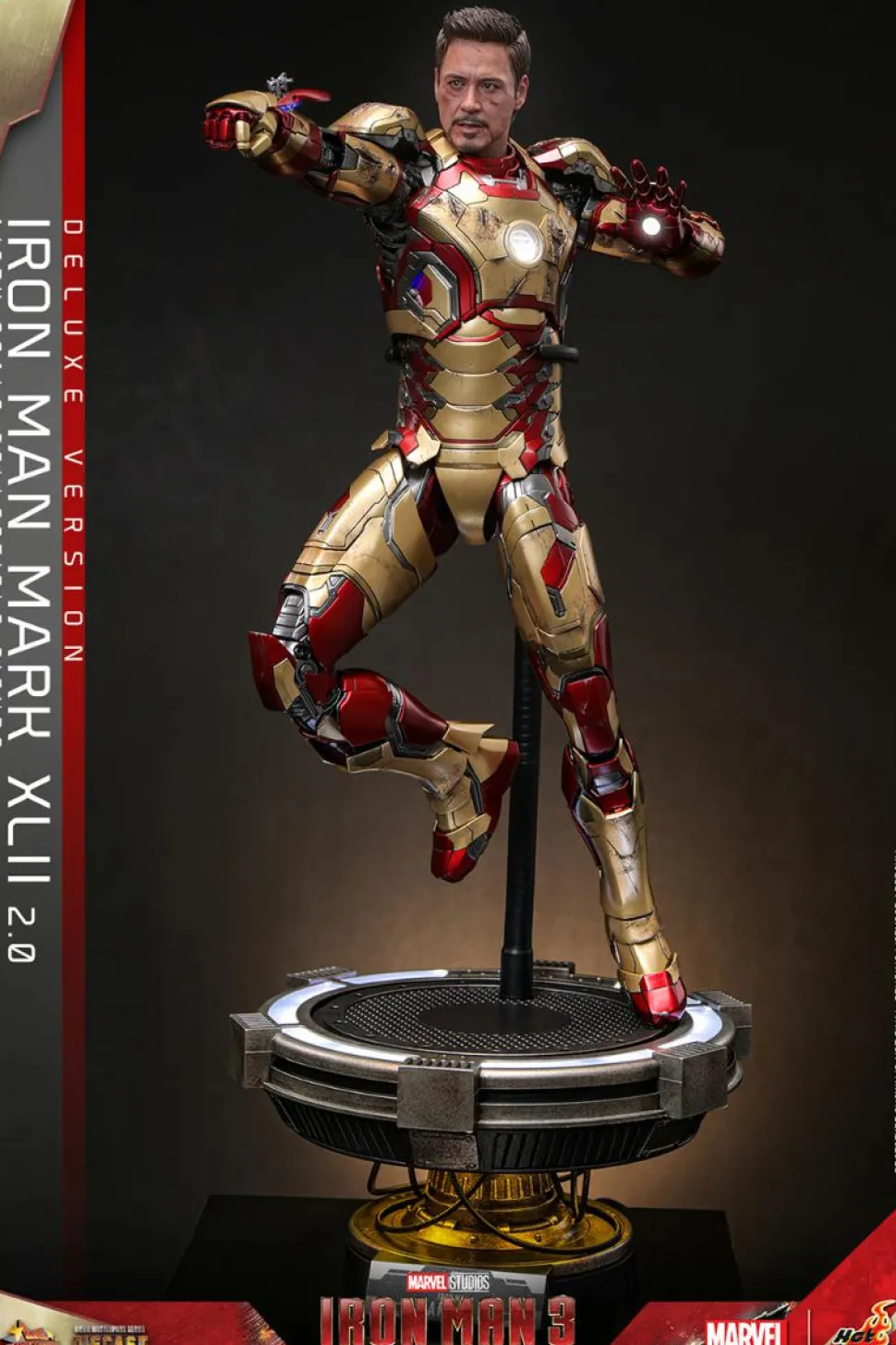 Iron Man 3 - Iron Man Mark XLII 42 (2.0) Deluxe 1/6th Scale Hot Toys Action Figure