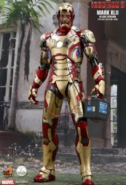 Iron Man 3 - Iron Man Mark XLII (42) Deluxe 1/4 Scale Hot Toys Action Figure