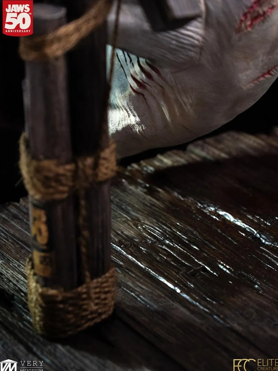 Jaws - Hanging Shark 1/12th Scale Maquette Statue