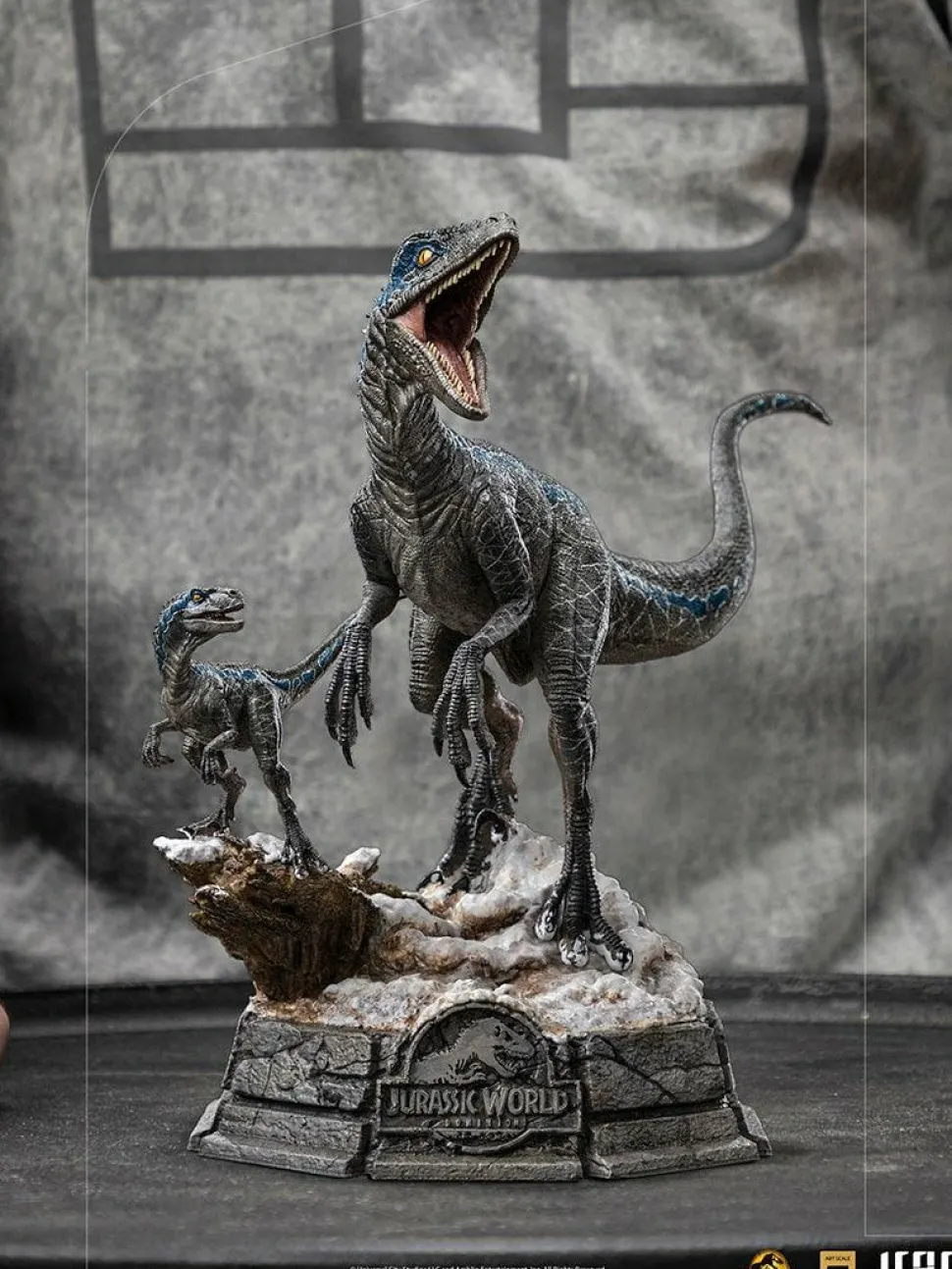 Jurassic World: Dominion - Blue & Beta Velociraptor Deluxe 1/10th Scale Statue
