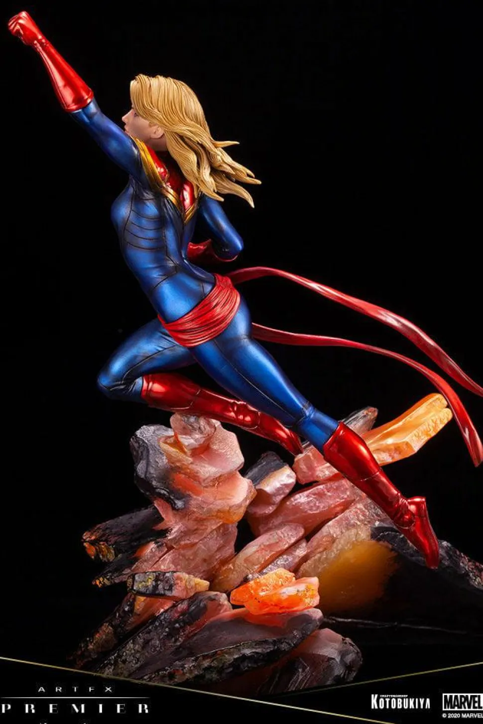 Marvel - Captain Marvel 1/10th Scale ArtFX Premier Statue