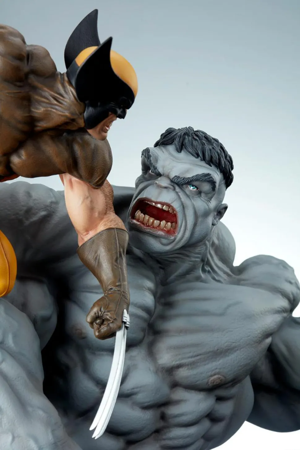Marvel - Grey Hulk vs. Wolverine 23" Maquette Statue
