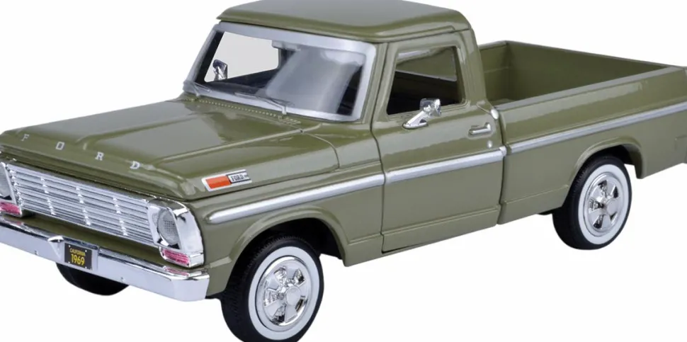Motormax - Green 1969 Ford F-100 Pickup Timeless Legends Collection 1/24th Scale Die-Cast Vehicle Replica