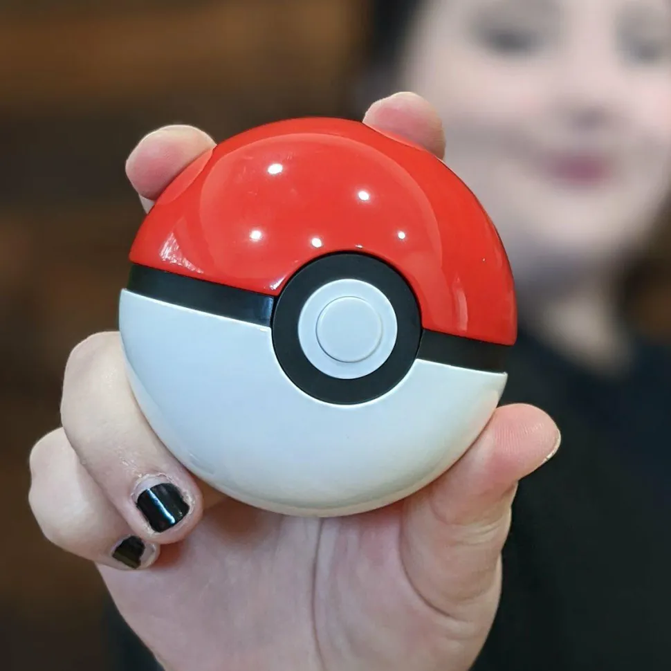 Pokemon - Poke Ball Die-Cast Prop Replica