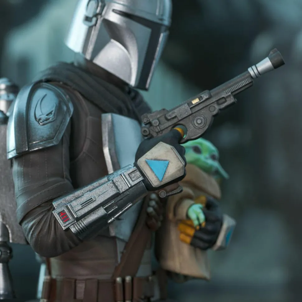 Star Wars: The Mandalorian - Din Djarin with Grogu 1/6th Scale Bust