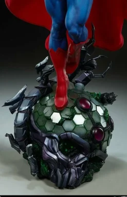 Superman - Superman Premium Format Statue