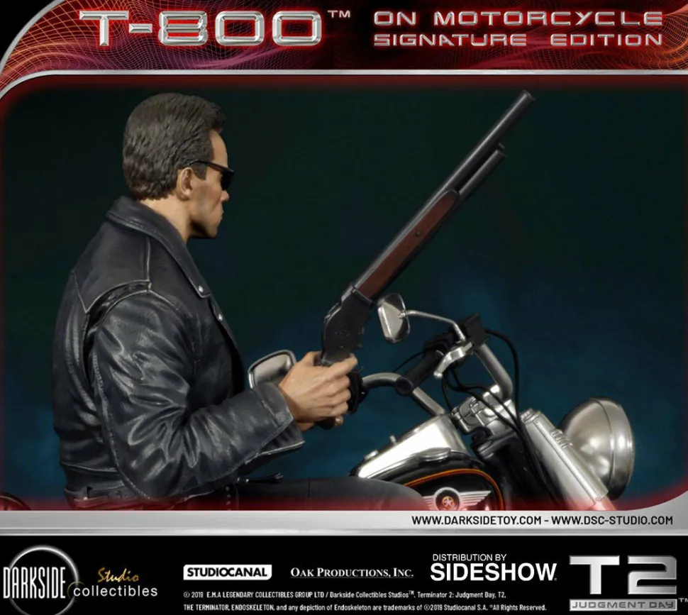 Terminator 2: Judgment Day - T-800 on Motorcycle 1/4 Scale Diorama Statue