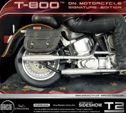 Terminator 2: Judgment Day - T-800 on Motorcycle 1/4 Scale Diorama Statue
