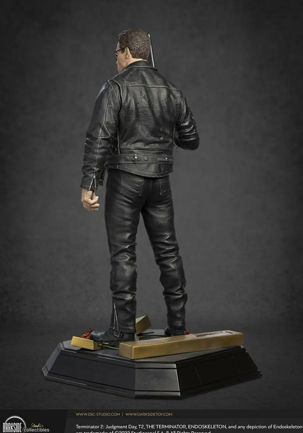 Terminator 2: Judgment Day - T-800 1/3 Scale Statue
