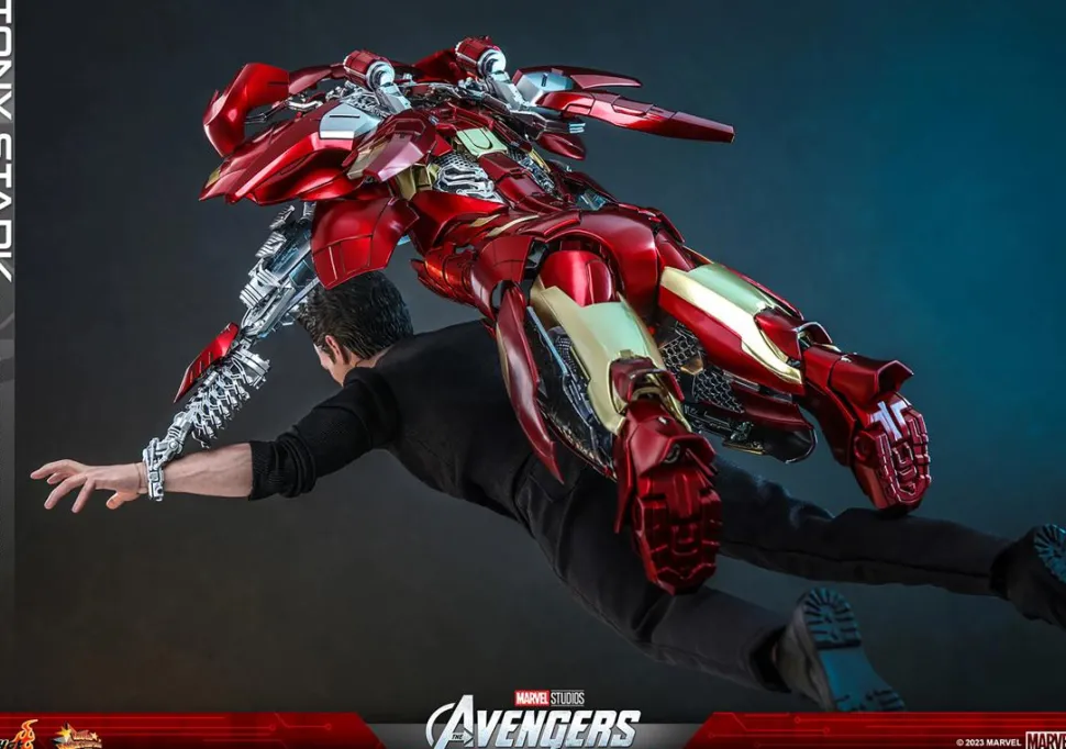 The Avengers - Tony Stark with Mark VII Suit 1/6th Scale Hot Toys Action Figure
