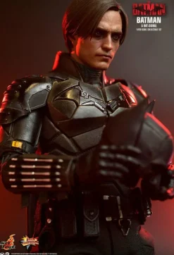 The Batman (2022) - Batman & Bat-Signal 1/6th Scale Hot Toys Action Figure Set