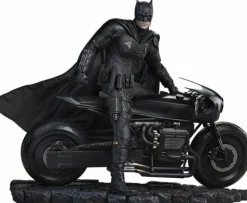 The Batman (2022) - Batman 19" Premium Format Statue