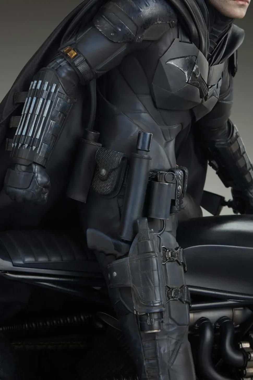 The Batman (2022) - Batman 19" Premium Format Statue