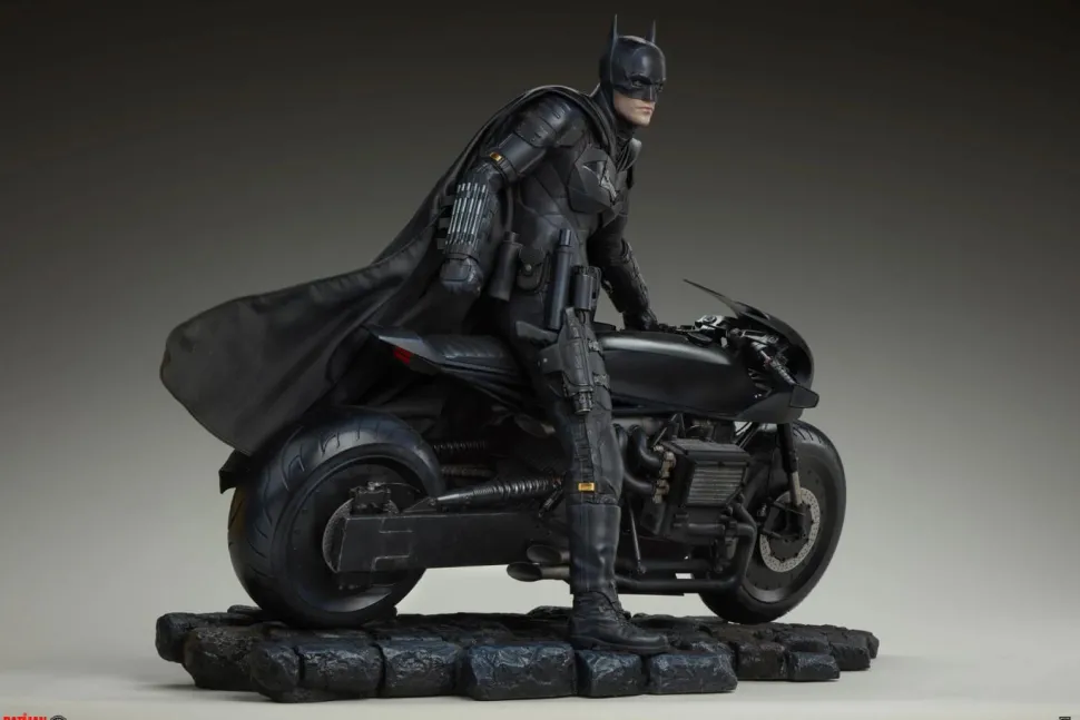 The Batman (2022) - Batman 19" Premium Format Statue