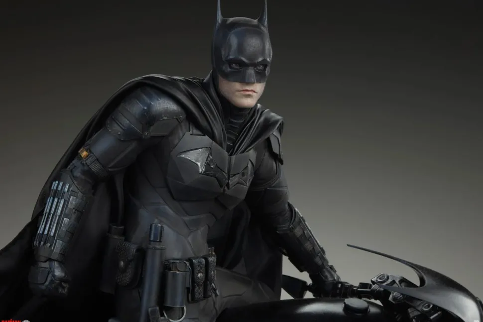 The Batman (2022) - Batman 19" Premium Format Statue