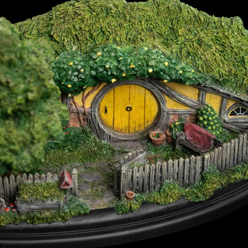 The Hobbit - #25 Gandalf's Cutting Hobbit Hole 7" Diorama Statue