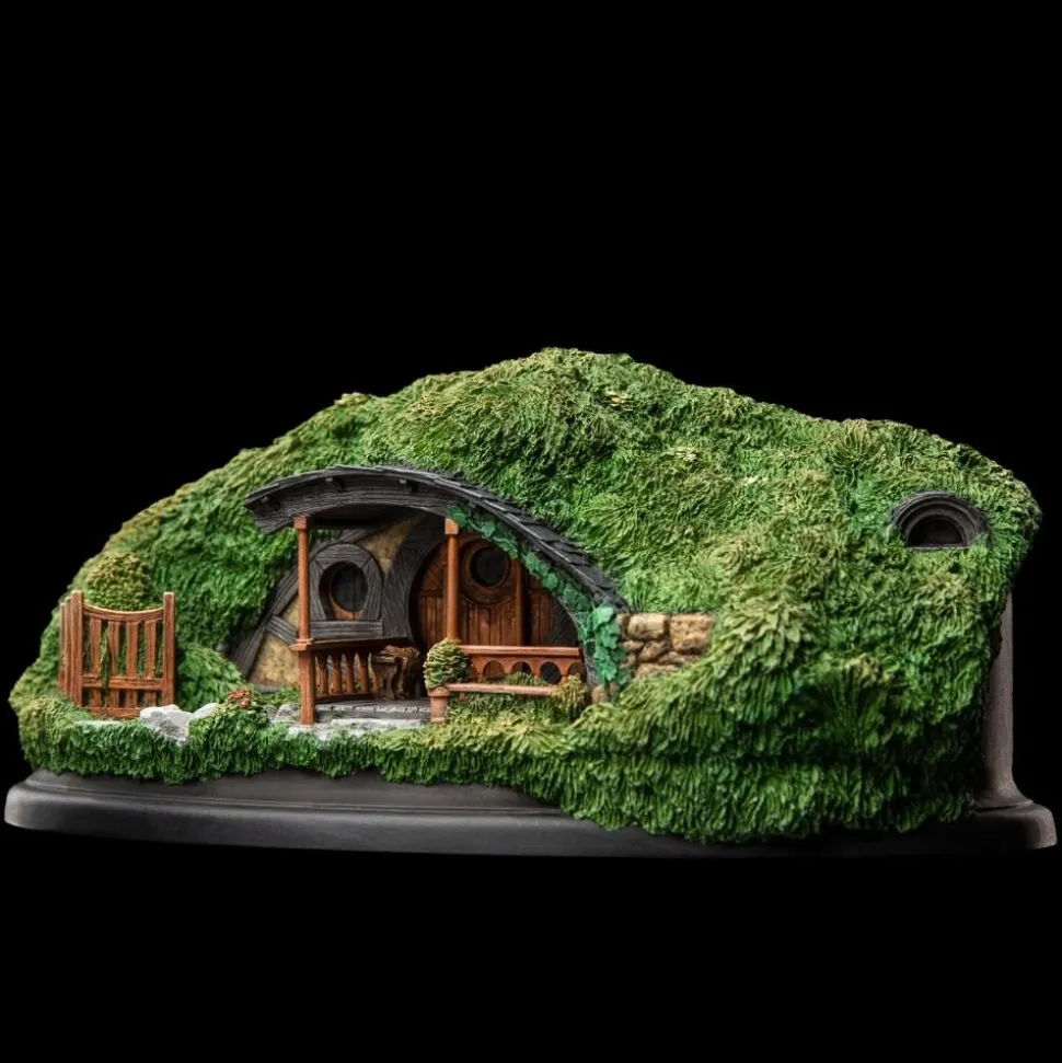 The Hobbit - 39 Low Road Hobbit Hole 3" Diorama Statue