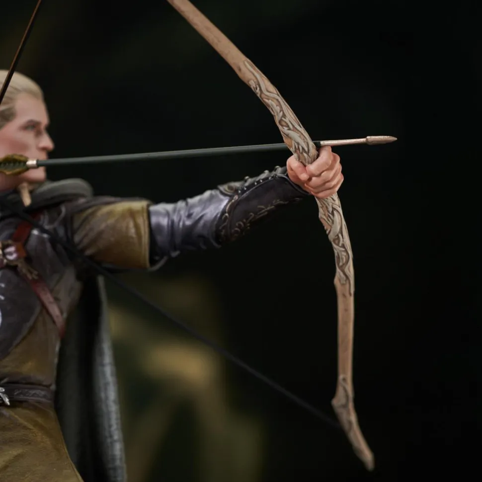 The Lord of the Rings - Legolas Deluxe Gallery 10" PVC Diorama Statue